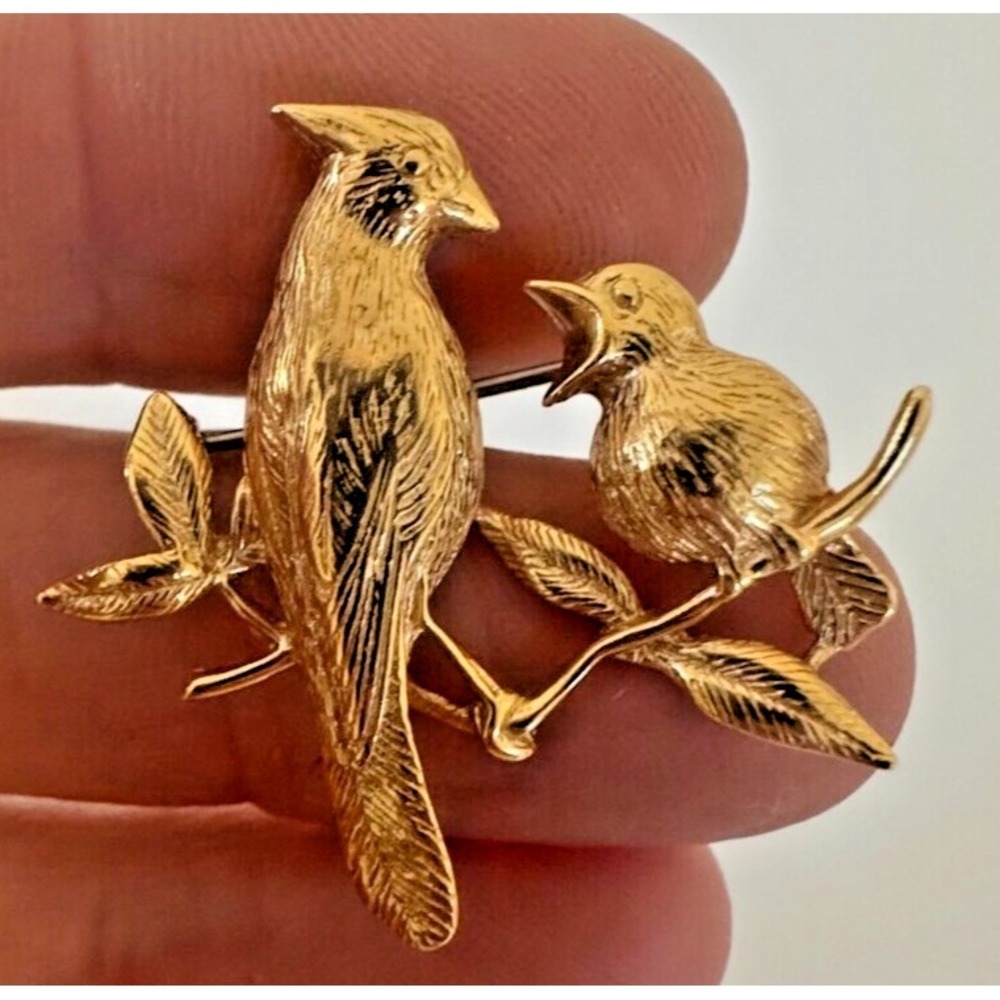 Krementz Brooch Birds Mother Baby Pin Gold tone Beautiful Signed Vintage